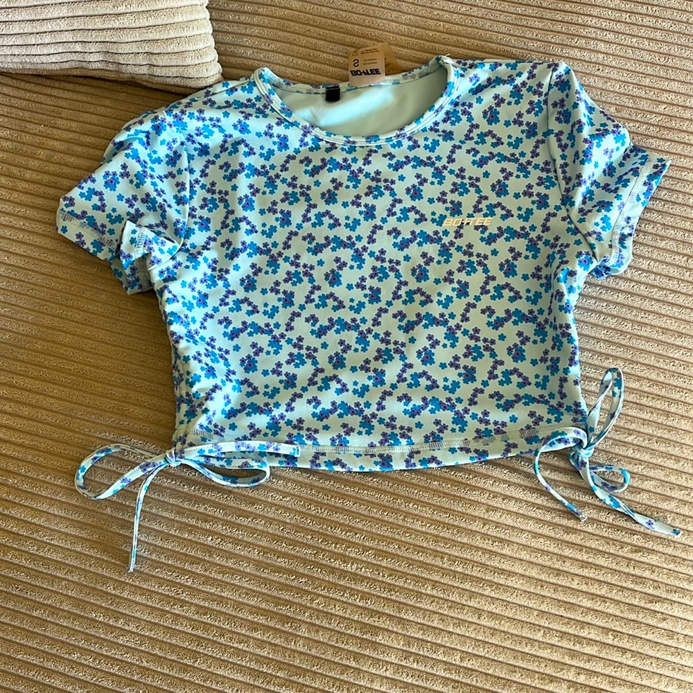 Blue floral Fitness top from Bo+Tee size small